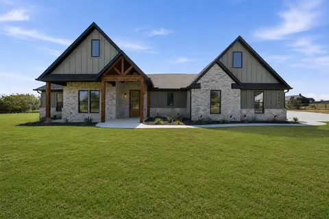 1047 Pioneer Xing, Weatherford, TX 76088