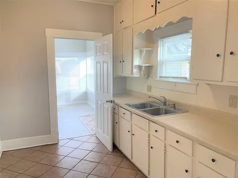 520 E Day St, Denison, TX 75021 photo 3