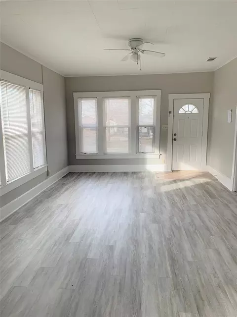 520 E Day St, Denison, TX 75021 photo 2