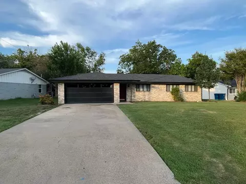 1213 Crestview Dr, Kaufman, TX 75142