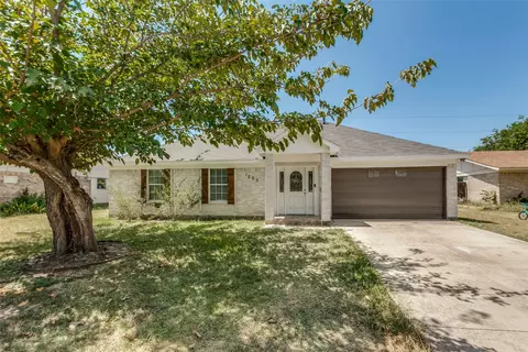 1205 Briarcove Dr, Richardson, TX 75081