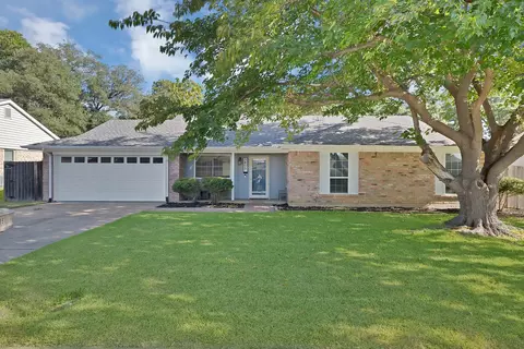 5405 Pineridge Dr, Arlington, TX 76016