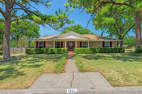 1601 Dakota Dr, Garland, TX 75043