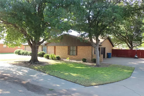130 N L St, Munday, TX 76371