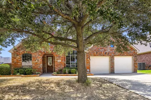 6919 Navigation Dr, Grand Prairie, TX 75054