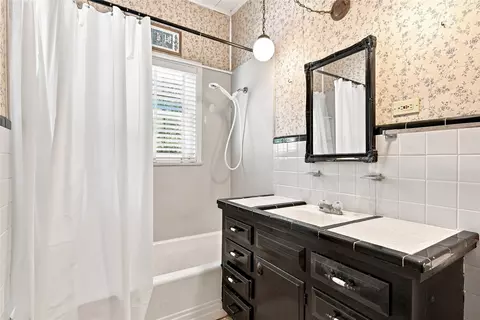 Bath - 2616 Pine Ave, Waco, TX 76708 photo 1 of 1