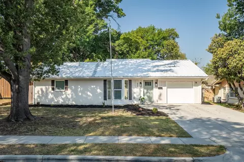 805 NW 14th St, Grand Prairie, TX 75050