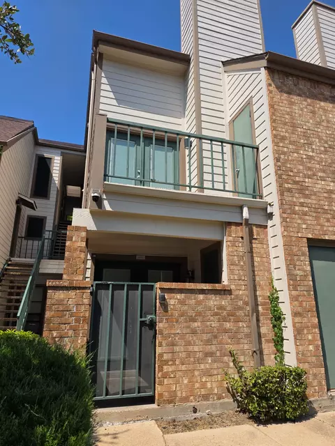 2301 Balsam Dr #M202, Arlington, TX 76006
