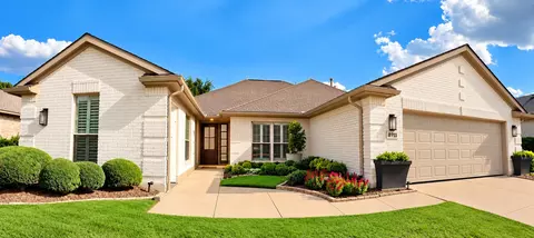 8901 Crestview Dr, Denton, TX 76207