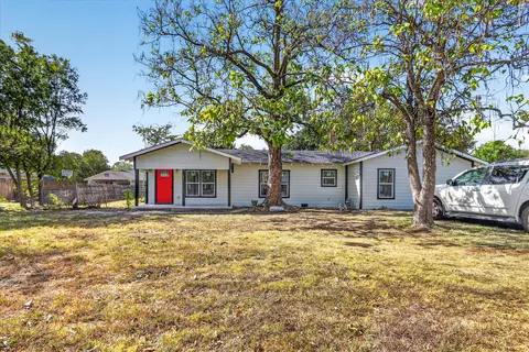 613 W Main St, Crowley, TX 76036