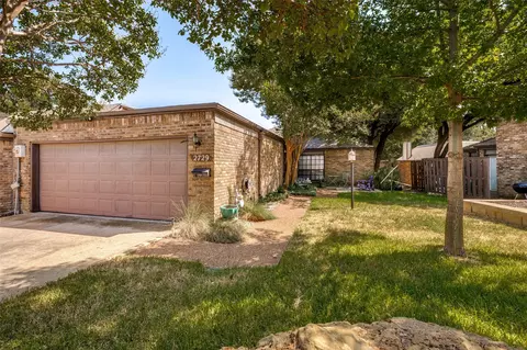 2729 Fairway Park St, Grand Prairie, TX 75050