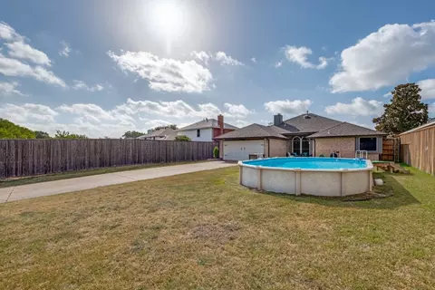Exterior - 2425 Waterloo Ln, Mesquite, TX 75181 photo 3 of 3