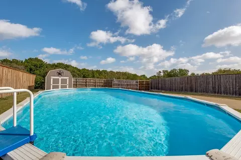 Exterior - 2425 Waterloo Ln, Mesquite, TX 75181 photo 2 of 3