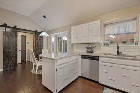 Kitchen - 2425 Waterloo Ln, Mesquite, TX 75181 photo 2 of 3