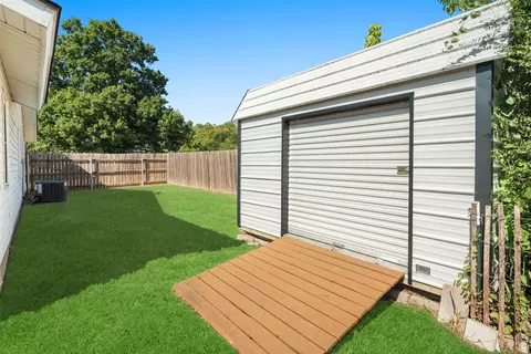 Exterior - 400 Denton St, Howe, TX 75459 photo 7 of 7