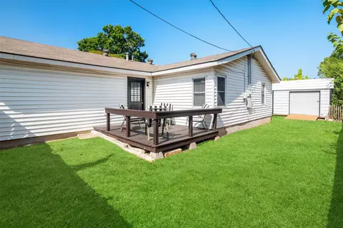 Exterior - 400 Denton St, Howe, TX 75459 photo 6 of 7