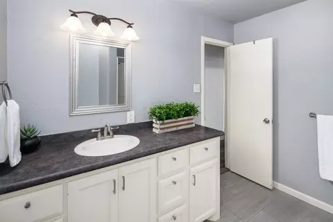 Bath - 400 Denton St, Howe, TX 75459 photo 3 of 3