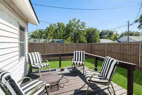 Exterior - 400 Denton St, Howe, TX 75459 photo 4 of 7