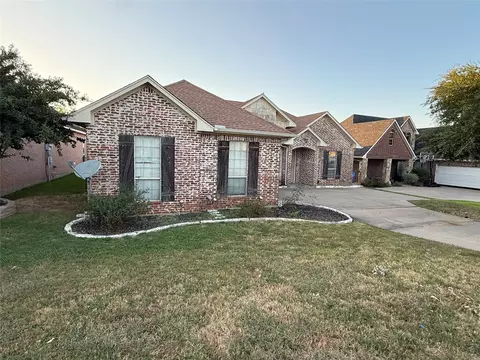 3308 Preston Club Dr, Sherman, TX 75092