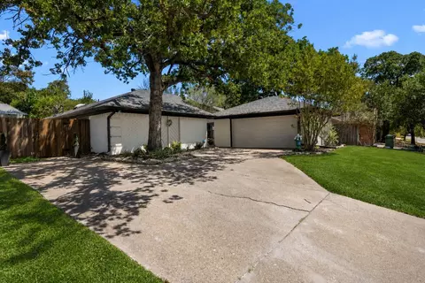 7300 Timberlane Dr, North Richland Hills, TX 76182