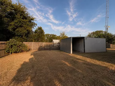 Exterior - 702 Main St, Windom, TX 75492 photo 5 of 6