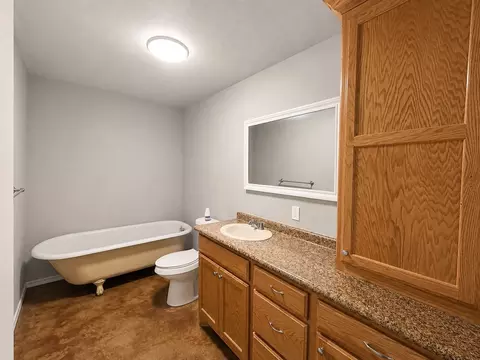 Bath - 702 Main St, Windom, TX 75492 photo 3 of 3