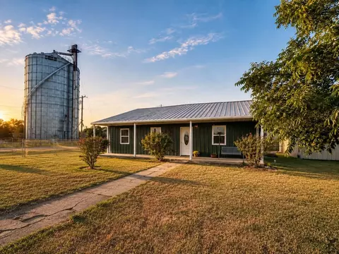 Exterior - 702 Main St, Windom, TX 75492 photo 1 of 6