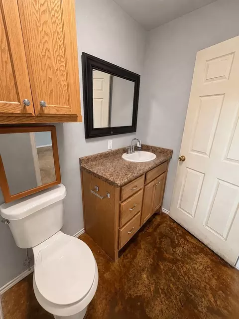 Bath - 702 Main St, Windom, TX 75492 photo 2 of 3