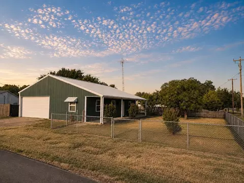 Exterior - 702 Main St, Windom, TX 75492 photo 4 of 6