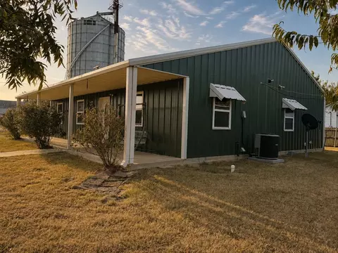 Exterior - 702 Main St, Windom, TX 75492 photo 2 of 6