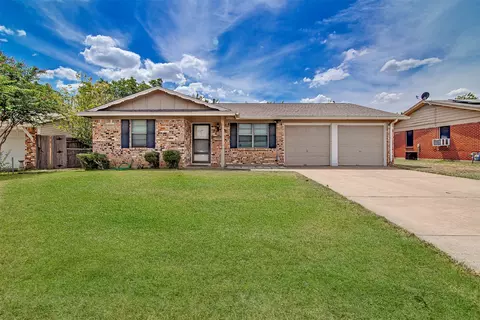 509 NW Renfro St, Burleson, TX 76028