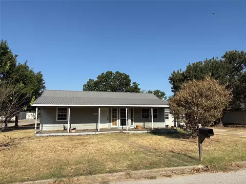 412 10th St, Nocona, TX 76255