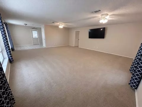 Living - 103 Dogwood Dr, Springhill, LA 71075 photo 2 of 4