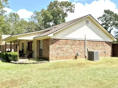 Exterior - 103 Dogwood Dr, Springhill, LA 71075 photo 4 of 11