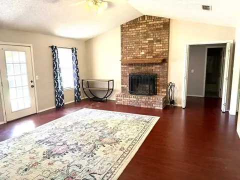 Living - 103 Dogwood Dr, Springhill, LA 71075 photo 1 of 4