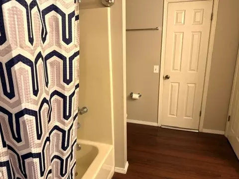 Bath - 103 Dogwood Dr, Springhill, LA 71075 photo 1 of 3