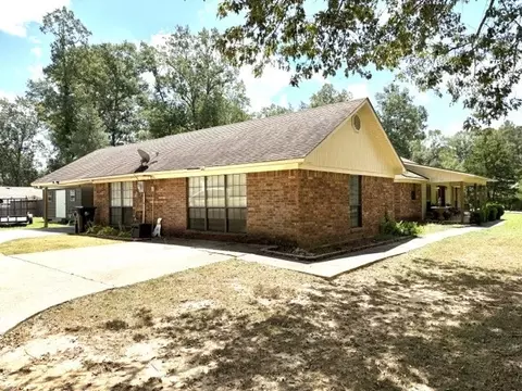 Exterior - 103 Dogwood Dr, Springhill, LA 71075 photo 3 of 11
