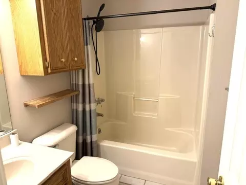 Bath - 103 Dogwood Dr, Springhill, LA 71075 photo 3 of 3