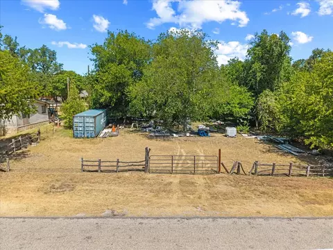 3010 Cedarhill St, Granbury, TX 76048