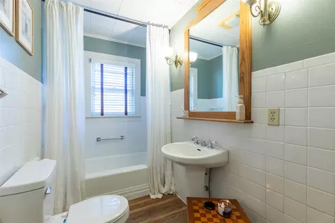 Bath - 500 N Avenue H, Haskell, TX 79521 photo 1 of 6