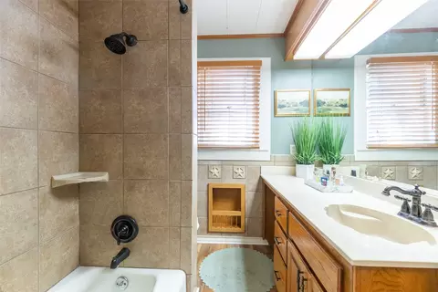 Bath - 500 N Avenue H, Haskell, TX 79521 photo 5 of 6
