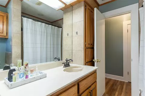 Bath - 500 N Avenue H, Haskell, TX 79521 photo 4 of 6