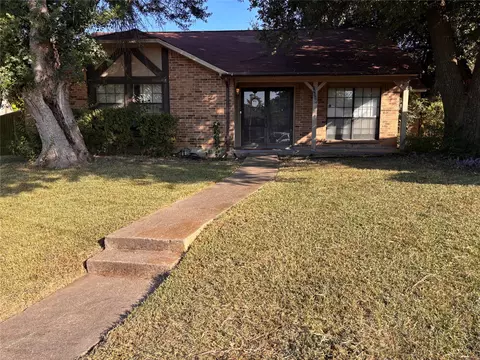 7402 Red Osier Rd, Dallas, TX 75249