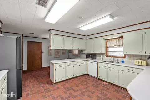 Kitchen - 9347 Highway 3, Plain Dealing, LA 71064 photo 3 of 8