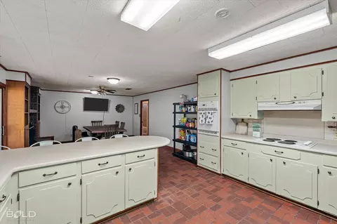 Kitchen - 9347 Highway 3, Plain Dealing, LA 71064 photo 5 of 8