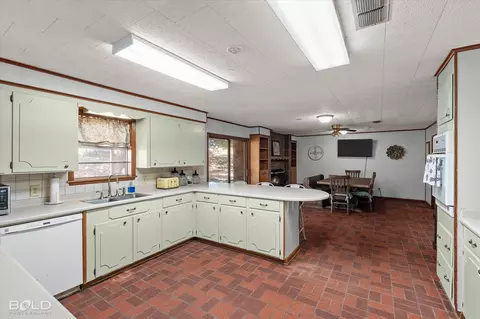 Kitchen - 9347 Highway 3, Plain Dealing, LA 71064 photo 1 of 8