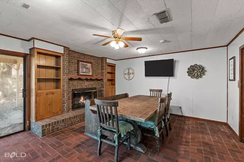 Dining - 9347 Highway 3, Plain Dealing, LA 71064 photo 3 of 5