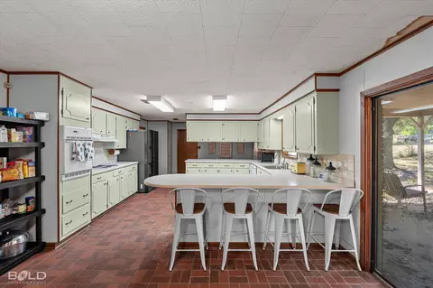 Kitchen - 9347 Highway 3, Plain Dealing, LA 71064 photo 6 of 8