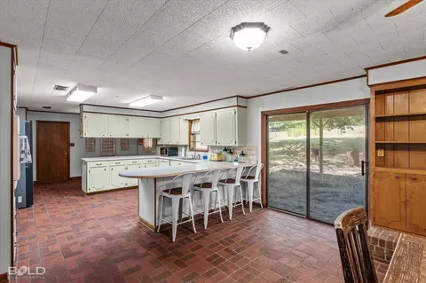 Kitchen - 9347 Highway 3, Plain Dealing, LA 71064 photo 8 of 8