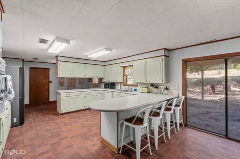 Kitchen - 9347 Highway 3, Plain Dealing, LA 71064 photo 7 of 8